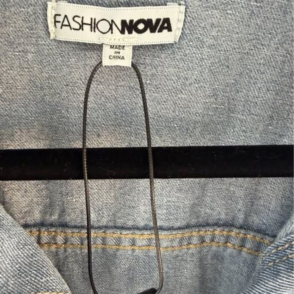 Fashion Nova Long Sleeve Denim Utility Romper Light Wash - NWOT Size Small - Picture 4 of 7